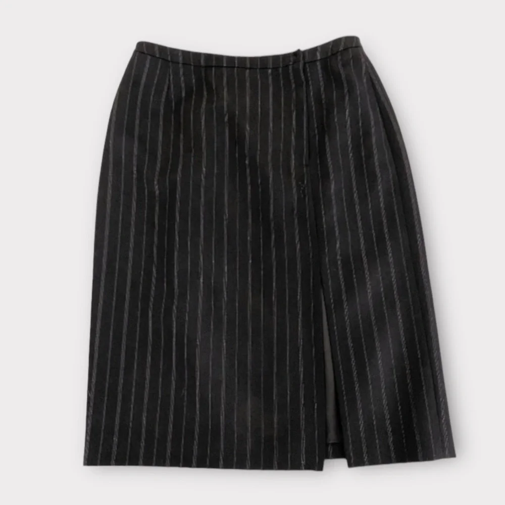 Armani Collezioni Women’s Pencil Skirt Size 6 Pinstripe Virgin Wool Blend Luxury